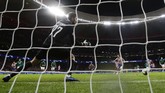 Atletico Madrid menjadi klub terakhir yang memastikan tempat di babak 16 besar. Penalti Joao Felix membuka kemenangan Atleti atas Lokomotiv Moskow di Stadion Wanda Metropolitano. (AP Photo/Manu Fernandez)