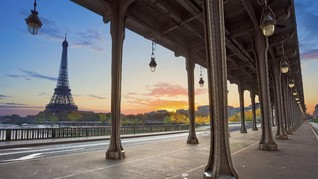 5 Cara Unik Menikmati Pemandangan Menara Eiffel
