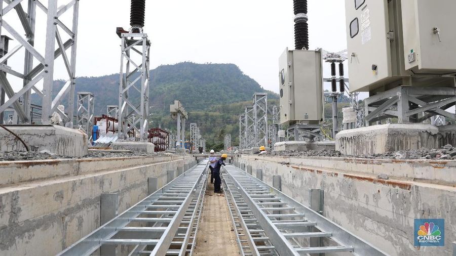 PLN Unit Induk Pembangunan Jawa Bagian Tengah 1 (UIP JBT 1) terus kebut pembangunan konstruksi pembangkit listrik dan jaringan transmisi di Regional.