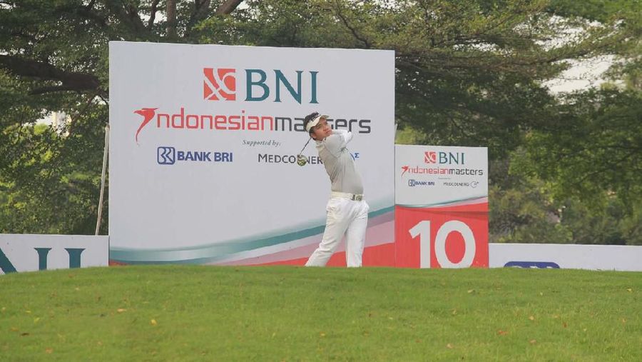 Para golfer dari Indonesia dan manca negara bersaing demi posisi juara.