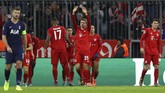 Thomas Mueller merayakan gol ke gawang Tottenham Hotspur. Kemenangan di London membuat Bayern Munchen menjadi satu-satunya klub yang berhasil meraih kemenangan dalam enam laga di fase grup Liga Champions. (AP Photo/Matthias Schrader)