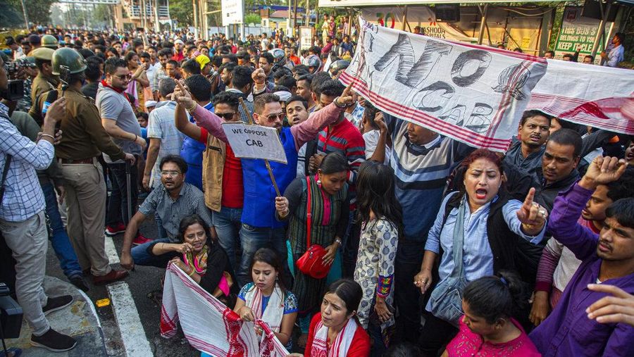 Protes berkobar di India setelah parlemen menyetujui RUU yang memberikan kewarganegaraan kepada imigran ilegal non-Muslim.