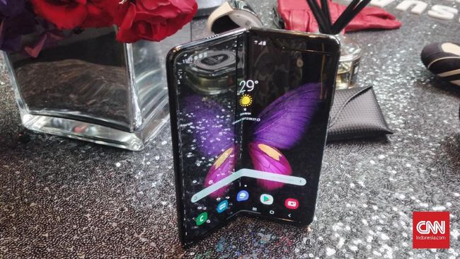 Harga Samsung Galaxy Fold Hampir Setara Motor Nmax ABS - CNN Indonesia