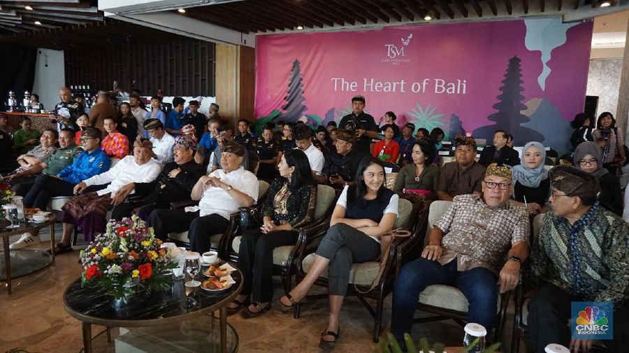 Taman bermain dalam ruangan berkelas internasional, Trans Studio Bali resmi dibuka pada Kamis (12/12/2019). Acara grand opening dibuka dengan tarian khas Bali.