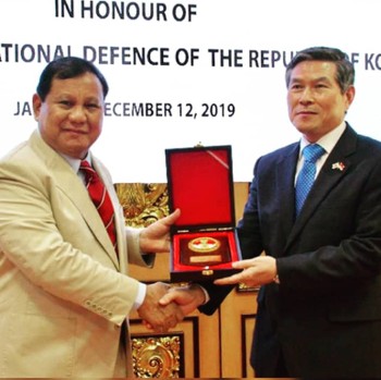 Intip Gaya Prabowo Sambut Kunjungan Menhan Negeri K-Pop
