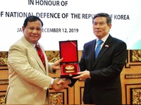 Intip Gaya Prabowo Sambut Kunjungan Menhan Negeri K-Pop