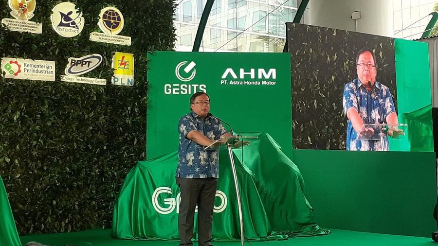Pasalnya listrik yang digunakan untuk kendaraan listrik masih diproduksi dengan energi kotor.