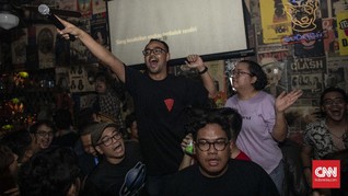 Terjangkit Demam Lagu Lawas dalam Wabah Karaoke Massal