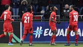 Di Grup F Arsenal dijamu tuan rumah Standard Liege di Stadion Maurice Dufrasne. Arsenal tertinggal dua gol dari tuan rumah Standard Liege lewat gol Samuel Bastien (47’) dan Selim Amallah (69’). (JOHN THYS / AFP)