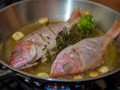 Kiat Menggoreng Ikan Agar Minyak Tak Meletup