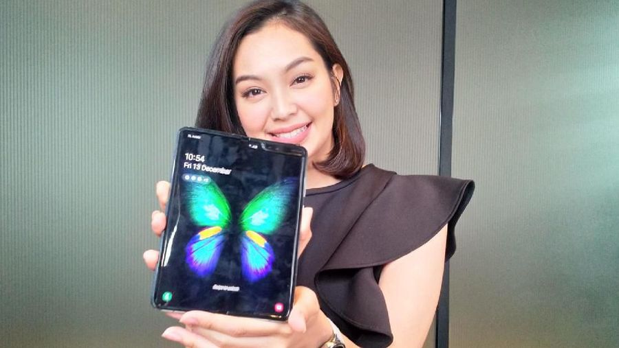 Ponsel lipat Samsung Galaxy Fold yang baru diluncurkan pada Jumat lalu di Indonesia telah disokong fitur eSIM.