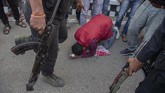 Undang-undang ini akan mempercepat proses pemberian kewarganegaraan kepada imigran ilegal dari kalangan agama minoritas termasuk Hindu, Sikh, Budha, Jains, Parsis, dan Kristen dari Afghanistan, Bangladesh, dan Pakistan. Namun tidak berlaku bagi imigran ilegal beragama Islam. (AP Photo/Anupam Nath)