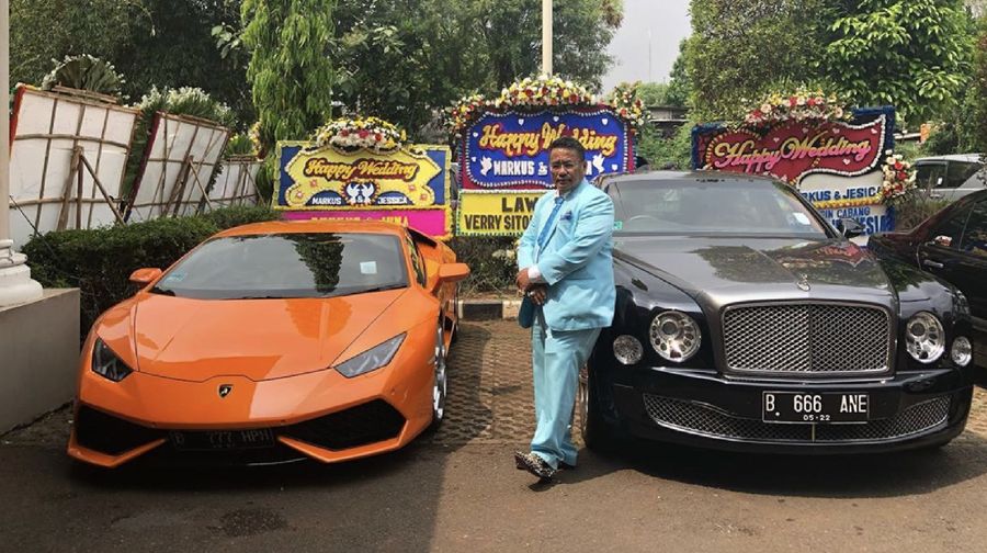 Ratusan nasabah yang menjadi korban produk reksa dana mengadu ke pengacara kondang Hotman Paris.
