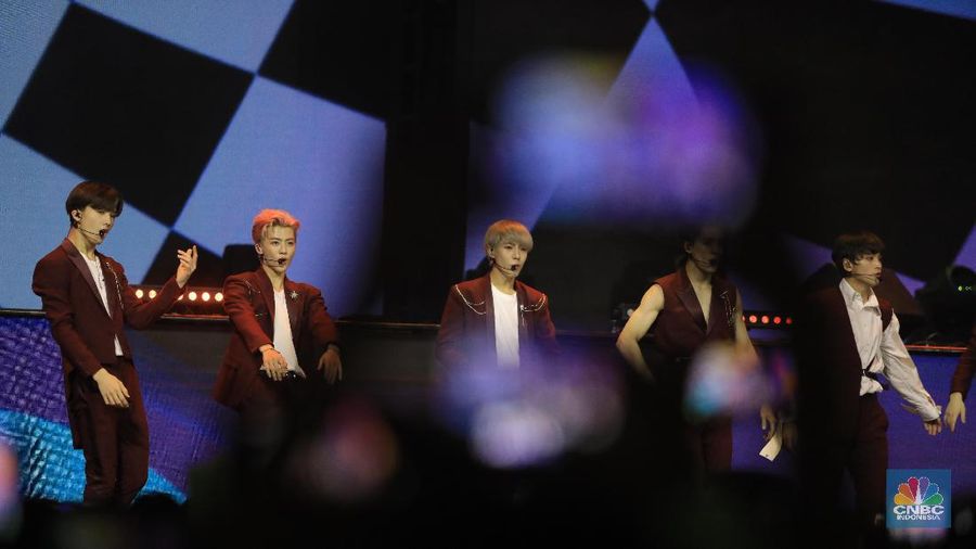 Aksi Pangung NCT Dream Bius Penonton Trans Studio Cibubur (CNBC Indonesia/Andrean Kristianto)