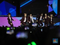 K-Poppers Pamer Kebahagiaan Dapat Tiket Allo Bank Festival