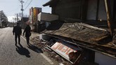Radiasi nuklir yang terjadi di Fukushima memaksa 160 ribu warga mengungsi dan meninggalkan kampung halaman mereka. (AP Photo/Jae C. Hong)