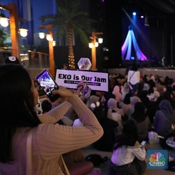 EXO Masih Latihan, Fans Sudah Heboh di HUT Transmedia