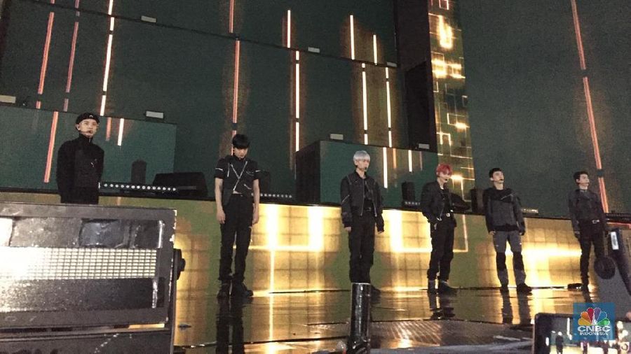 Malam ini tepat hari kedua perayaan HUT Transmedia ke 18 dengan tema Miracle 18th. Penampilan EXO membuat penonton histeris.