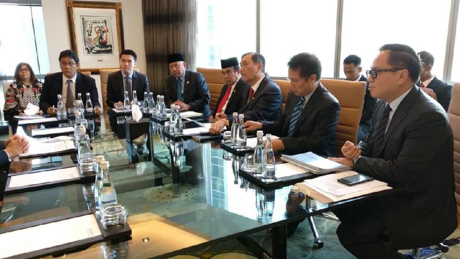 Indonesia mengincar investasi puluhan miliar dollar Amerika Serikat dari Uni Emirat Arab. Mulai dari investasi kilang sampai ibu kota baru