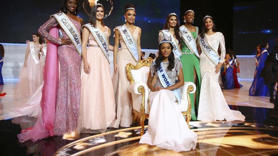 Winner of Miss World 2019, Toni-Ann Singh of Jamaica, front centre, poses for photographers in front of the other finalists, at the 69th annual Miss World competition at the Excel centre in London Saturday, Dec 14, 2019, as 120 national representatives from around the world compete for the famous blue crown. Reigning Miss World, Vanessa Ponce de Leon from Mexico crowned her successor. (Photo by Joel C Ryan/Invision/AP)