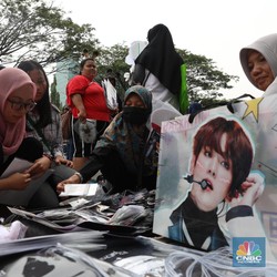 Fans Borong Merchandise EXO Sebelum Nonton HUT Transmedia