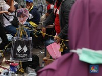 Jual Merchandise EXO, Ramainya Pedagang di HUT Transmedia!