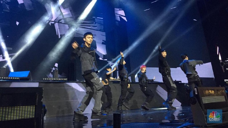 Malam ini tepat hari kedua perayaan HUT Transmedia ke 18 dengan tema Miracle 18th. Penampilan EXO membuat penonton histeris.