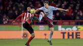 Sheffield United (kiri) menempel ketat Manchester United di klasemen sementara Liga Inggris usai menang 2-0 atas Aston Villa di Stadion Bramall Lane. Sheffield dan MU kini sama-sama mengoleksi 25 poin, namun The Blades kalah selisih gol. (Mike Egerton/PA via AP)