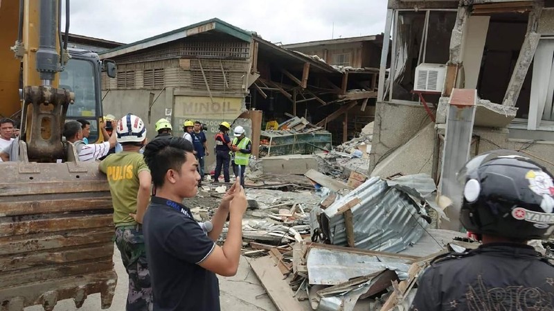 Gempa berkekuatan magnitudo (M) 6,9 mengguncang Mindanao, Minggu (15/12/2019). Gempa tersebut meluluh lantakan pulau yang berada di Filipina bagian selatan itu.