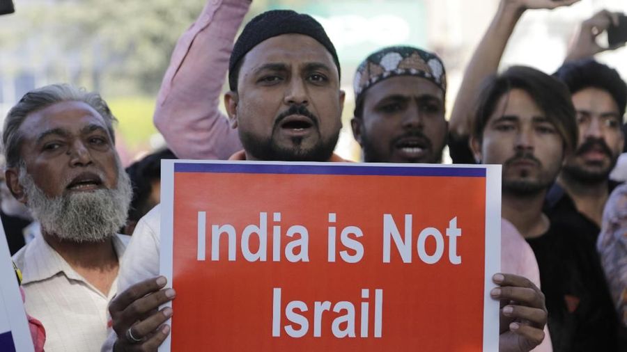 Ribuan rakyat India masih melakukan demonstarasi anti pemerintah. Bahkan demonstrasi terus terjadi hingga lima hari terakhir.