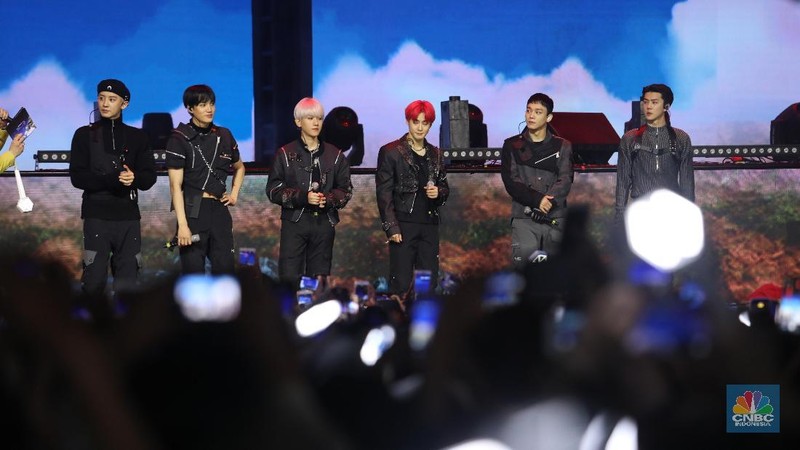 EXO dan NCT mengguncang panggung HUT Transmedia pada Sabtu dan Minggu kemarin. 