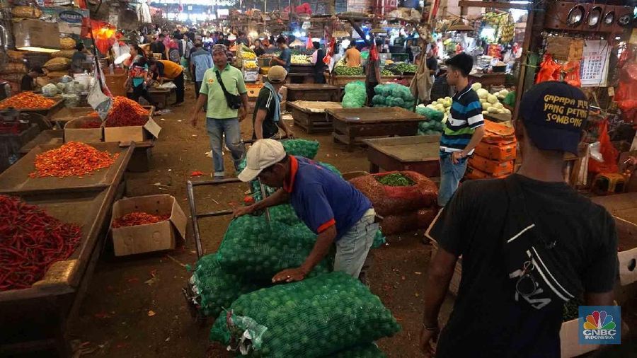 Jelang Nataru, Melihat Langsung Harga Pangan di Ps Induk Keramat Jati.(CNBC Indonesia/Muhammad Sabki)