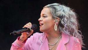 Lily Allen Hapus Twitter Usai Kaitkan PM Inggris dan Rasisme