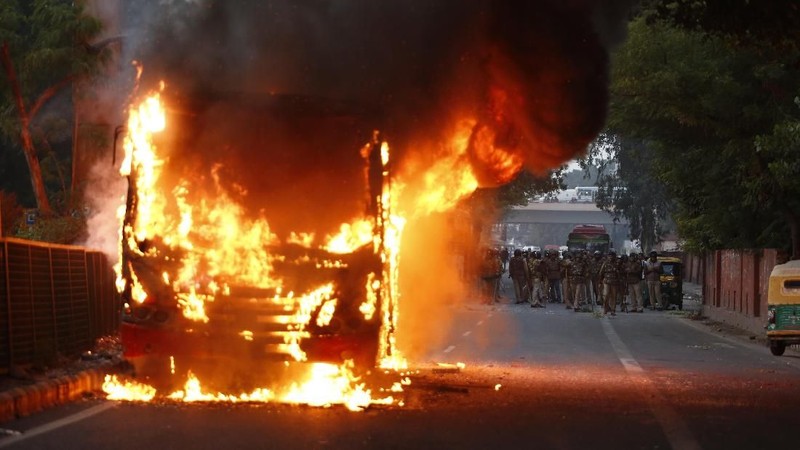 Ribuan rakyat India masih melakukan demonstarasi anti pemerintah. Bahkan demonstrasi terus terjadi hingga lima hari terakhir.