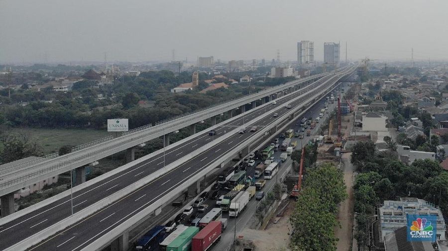 Kemarin, tol Japek II sempat ditutup