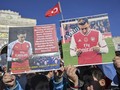 FOTO: Ozil Didukung karena Bela Muslim Uighur
