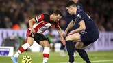 West Ham United (kanan) meraih kemenangan tandang ketiga di Liga Inggris musim ini setelah mengalahkan Southampton 1-0 di Stadion St Mary lewat gol tunggal Sebastien Haller. (Steven Paston/PA via AP)