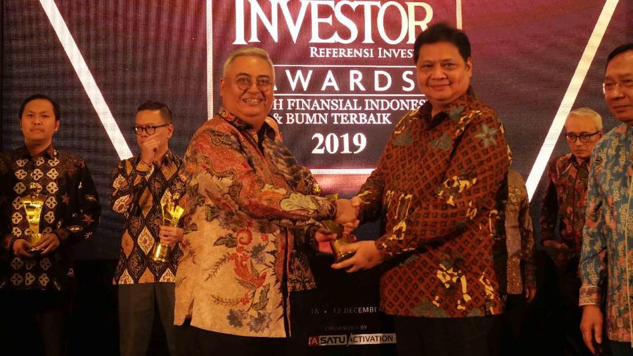 Presiden Direktur PT Asuransi Tugu Pratama Indonesia Tbk, Indra Baruna menyabet penghargaan kategori Top Executive of Insurance Company 2019.