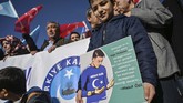 Mesut Ozil yang berdarah Turki juga tidak dibela pihak klub, Arsenal, yang menganggap pernyataan Ozil adalah sikap pribadi. (Ozan KOSE / AFP)