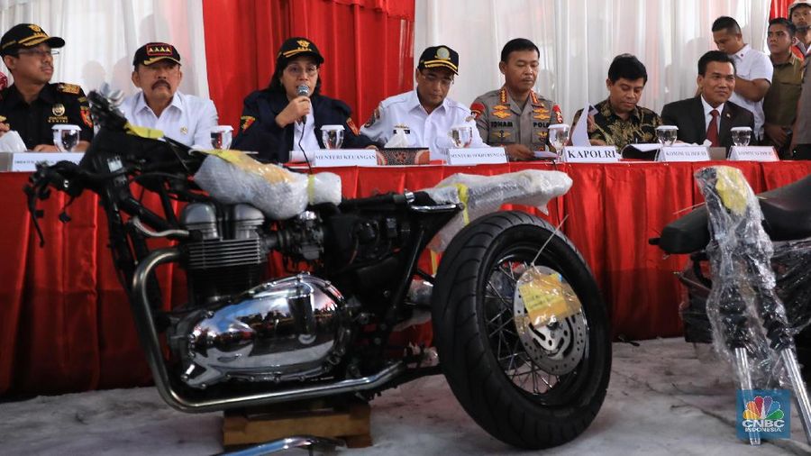 Kementerian Keuangan bersinergi dengan Polri, TNI dan Kejaksaan Agung menggagalkan penyelundupan puluhan mobil dan motor mewah ke Indonesia di TPK Koja.