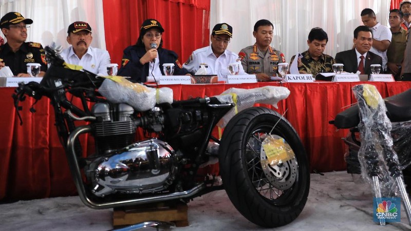 Kementerian Keuangan bersinergi dengan Polri, TNI dan Kejaksaan Agung menggagalkan penyelundupan puluhan mobil dan motor mewah ke Indonesia di TPK Koja.