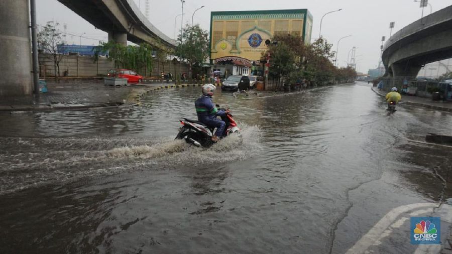 Badan Penanggulangan Bencana Daerah (BPBD) DKI Jakarta menginformasikan bahwa sejumlah daerah di Ibu Kota masih berpotensi terjadi hujan lebat.