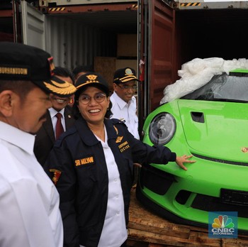 Gaya Sri Mulyani Gagalkan Penyelundupan Porsche Cs di Priok