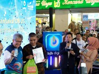 Andalkan QRIS, Bank bjb Digitalkan Pasar Baru Bandung