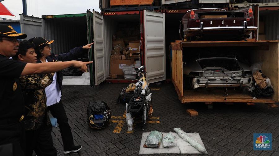 Menteri Keuangan Sri Mulyani Indrawati mengatakan saat ini banyak modus yang dilakukan oleh para importir untuk menghindari pajak.