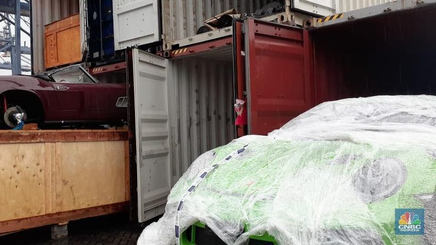 Direktorat Jenderal Bea dan Cukai (DJBC) Kementerian Keuangan kembali membongkar modus penyelundupan kendaraan mewah yang masuk ke Indonesia.