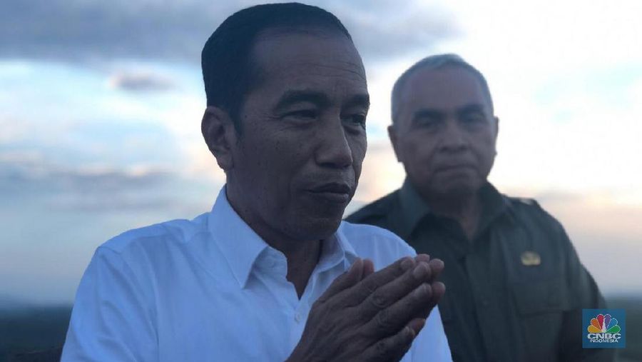 Presiden Jokowi melakukan survei lapangan untuk menentukan titik pusat ibu kota baru di Kalimantan Timur.