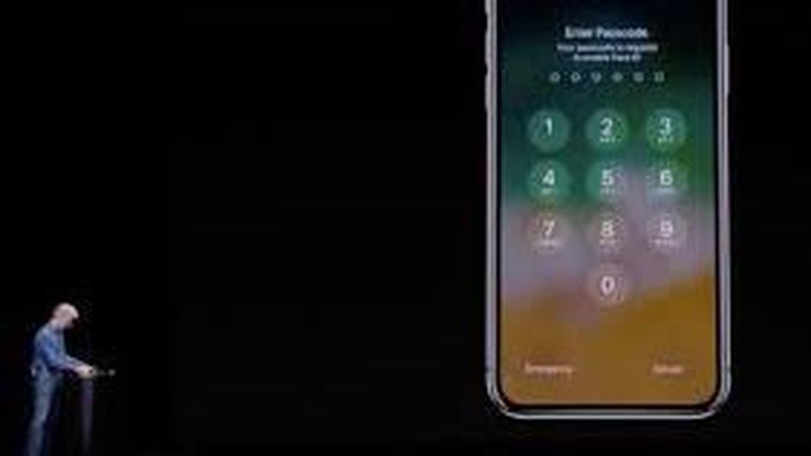 iPhone X and Face ID (2017) (Dok. inet.detik.com)
