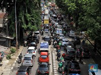 Penampakan Macet Parah Akibat Proyek Fly Over Lenteng Agung