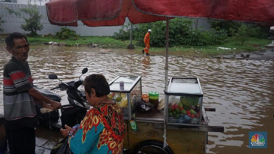 Genangan air merendam Kawasan Koja, Jakarta Utara, Selasa (17/12/2019).